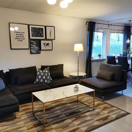 カーリクス The White And Black Houseヴィラ エクステリア 写真